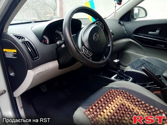 Серый Киа Сид, объемом двигателя 2 л и пробегом 242 тыс. км за 5500 $, фото 1 на Automoto.ua