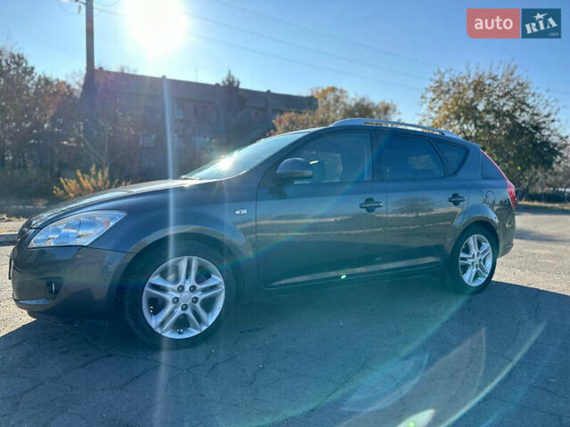 Серый Киа Сид, объемом двигателя 1.6 л и пробегом 308 тыс. км за 6100 $, фото 1 на Automoto.ua