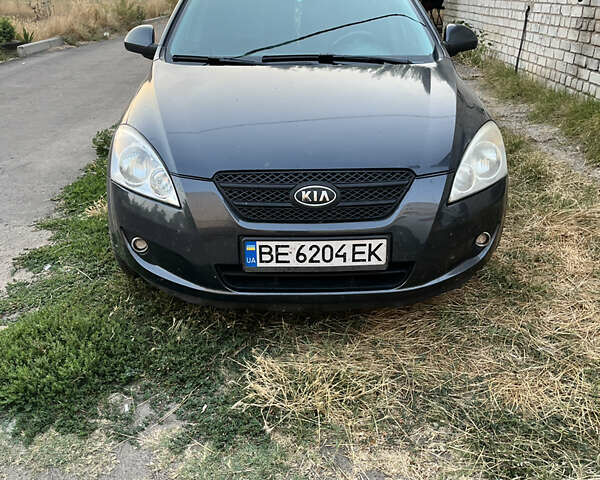 Серый Киа Сид, объемом двигателя 1.58 л и пробегом 240 тыс. км за 5500 $, фото 1 на Automoto.ua