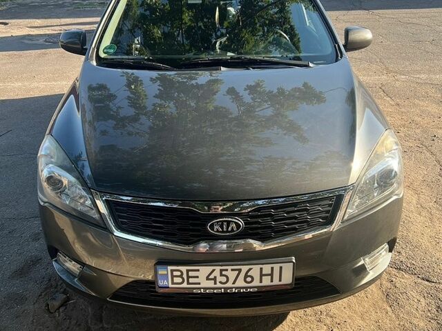 Серый Киа Сид, объемом двигателя 1.4 л и пробегом 151 тыс. км за 5500 $, фото 1 на Automoto.ua