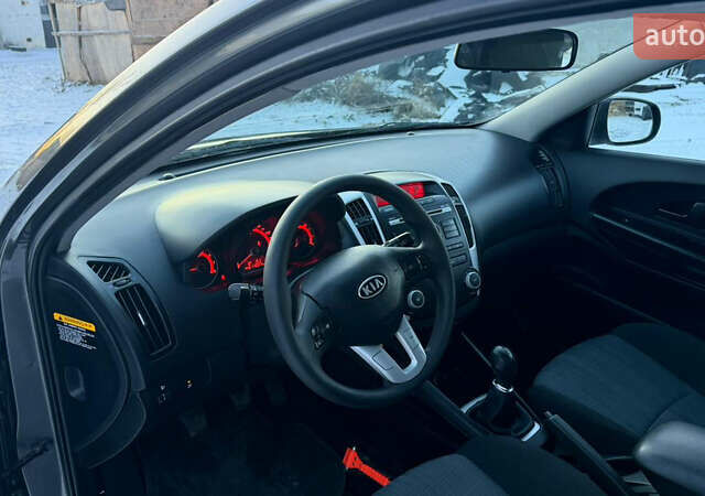 Сірий Кіа Сід, об'ємом двигуна 1.4 л та пробігом 212 тис. км за 7200 $, фото 1 на Automoto.ua