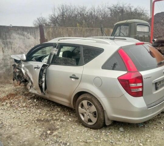 Сірий Кіа Сід, об'ємом двигуна 1.4 л та пробігом 245 тис. км за 1999 $, фото 1 на Automoto.ua