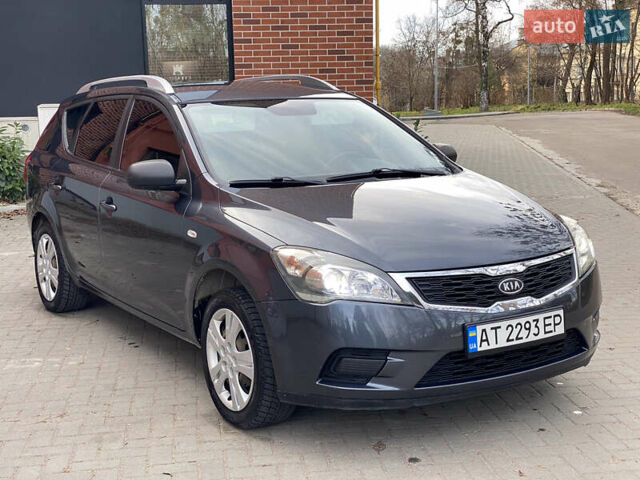 Серый Киа Сид, объемом двигателя 1.4 л и пробегом 260 тыс. км за 5400 $, фото 1 на Automoto.ua