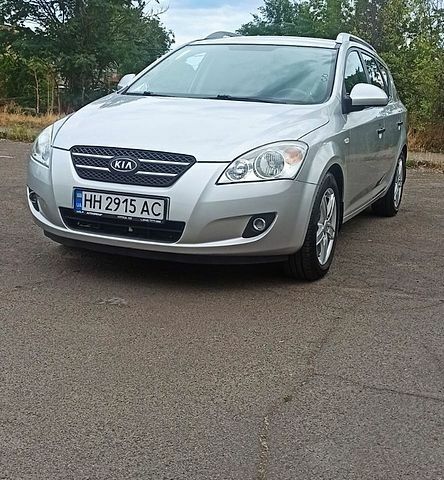 Серый Киа Сид, объемом двигателя 1.59 л и пробегом 252 тыс. км за 5900 $, фото 1 на Automoto.ua