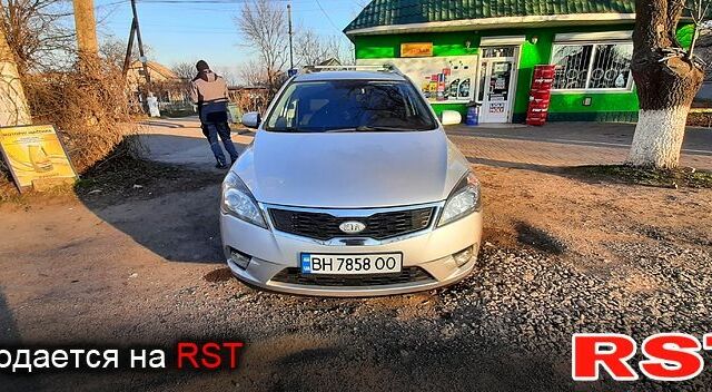 Серый Киа Сид, объемом двигателя 1.6 л и пробегом 300 тыс. км за 7000 $, фото 1 на Automoto.ua