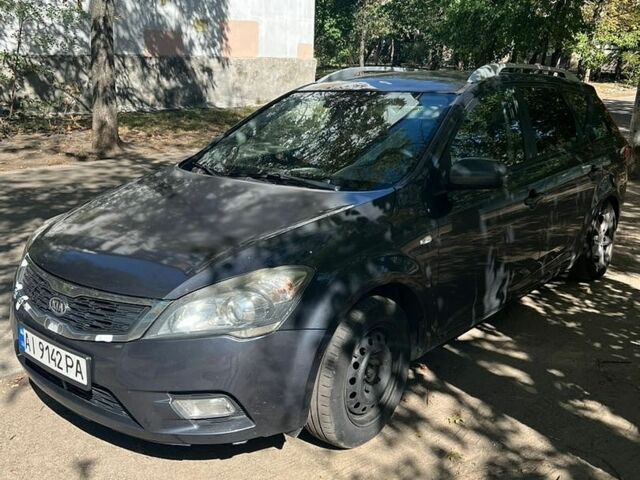 Серый Киа Сид, объемом двигателя 1.4 л и пробегом 370 тыс. км за 4000 $, фото 1 на Automoto.ua