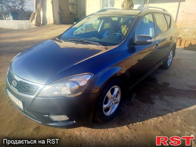 Серый Киа Сид, объемом двигателя 1.6 л и пробегом 310 тыс. км за 6800 $, фото 1 на Automoto.ua