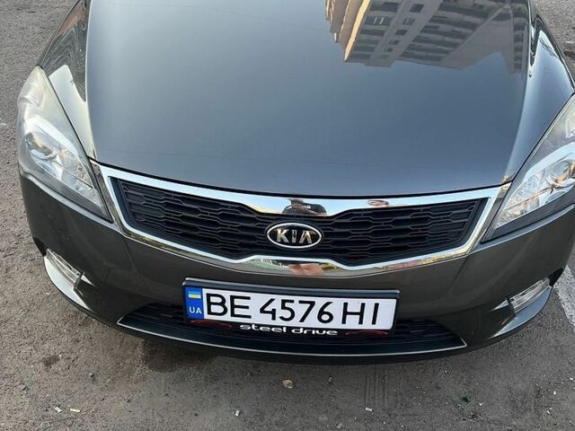 Серый Киа Сид, объемом двигателя 1.4 л и пробегом 150 тыс. км за 7000 $, фото 1 на Automoto.ua