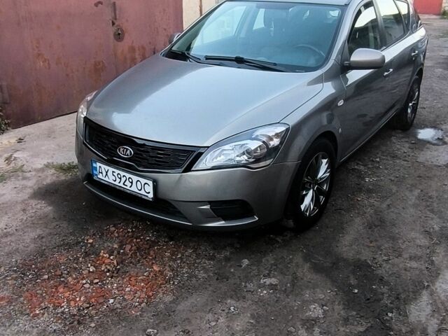 Серый Киа Сид, объемом двигателя 1.4 л и пробегом 145 тыс. км за 5728 $, фото 1 на Automoto.ua