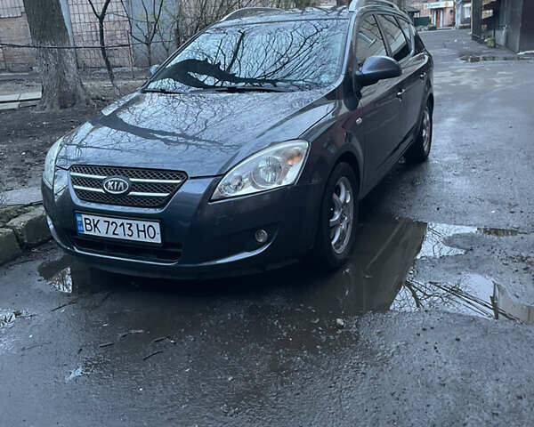 Серый Киа Сид, объемом двигателя 1.58 л и пробегом 999 тыс. км за 6500 $, фото 1 на Automoto.ua