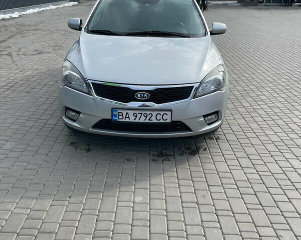 Серый Киа Сид, объемом двигателя 1.4 л и пробегом 286 тыс. км за 7700 $, фото 1 на Automoto.ua