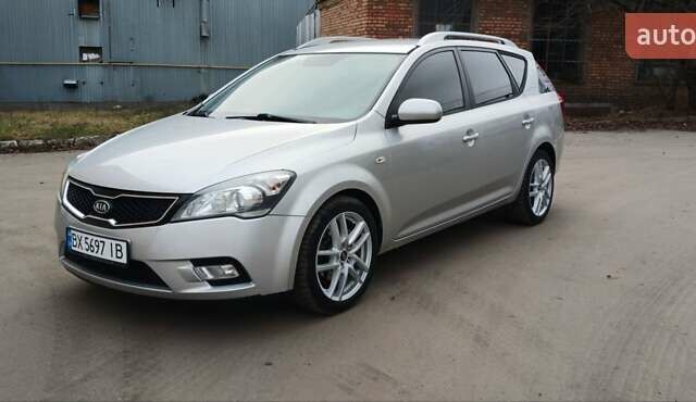 Серый Киа Сид, объемом двигателя 1.4 л и пробегом 250 тыс. км за 6300 $, фото 1 на Automoto.ua