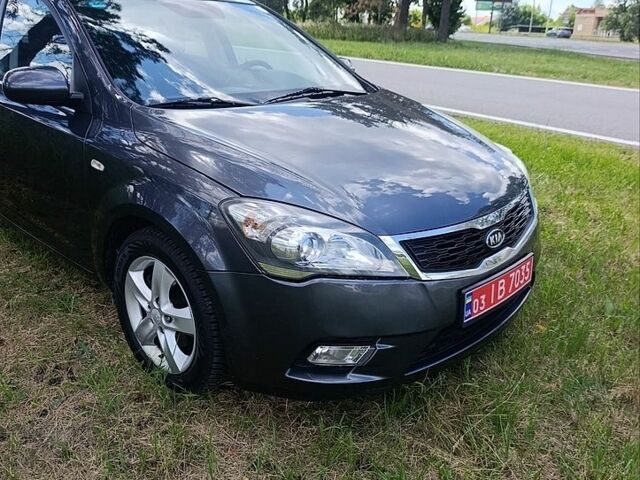 Серый Киа Сид, объемом двигателя 1.4 л и пробегом 270 тыс. км за 6200 $, фото 1 на Automoto.ua
