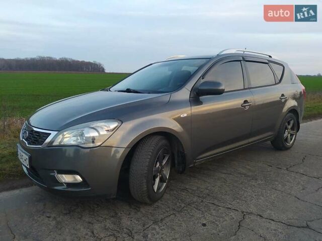 Серый Киа Сид, объемом двигателя 1.4 л и пробегом 227 тыс. км за 5800 $, фото 1 на Automoto.ua