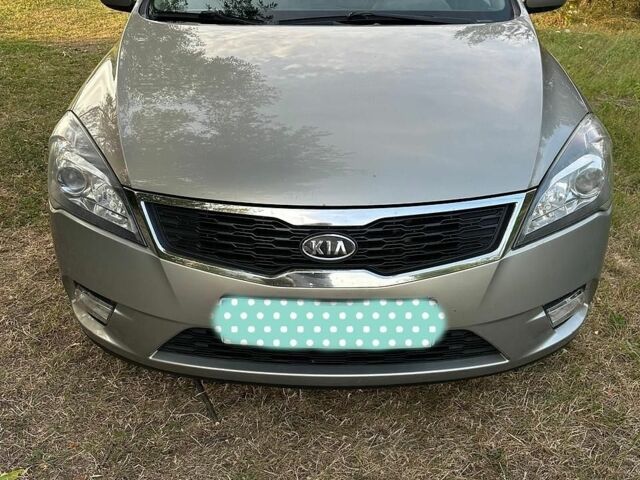 Серый Киа Сид, объемом двигателя 1.6 л и пробегом 214 тыс. км за 5850 $, фото 1 на Automoto.ua