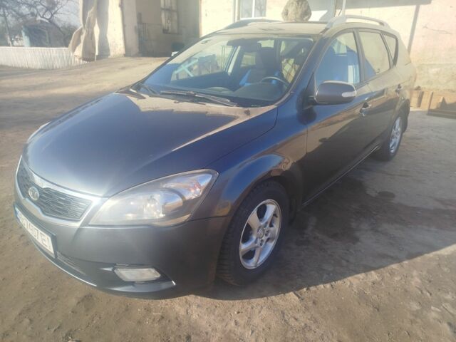 Серый Киа Сид, объемом двигателя 1.6 л и пробегом 320 тыс. км за 6800 $, фото 1 на Automoto.ua