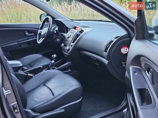 Серый Киа Сид, объемом двигателя 1.6 л и пробегом 315 тыс. км за 5850 $, фото 1 на Automoto.ua