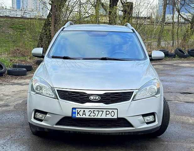 Серый Киа Сид, объемом двигателя 1.4 л и пробегом 227 тыс. км за 6100 $, фото 1 на Automoto.ua