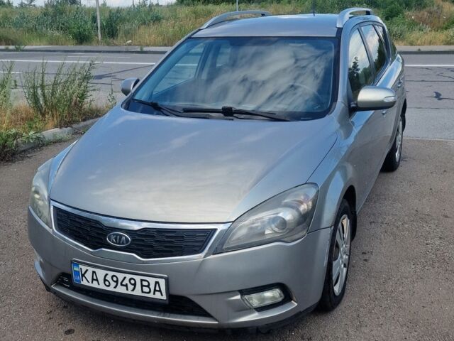 Серый Киа Сид, объемом двигателя 1.6 л и пробегом 260 тыс. км за 4750 $, фото 1 на Automoto.ua