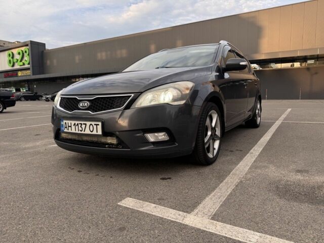 Серый Киа Сид, объемом двигателя 1.6 л и пробегом 250 тыс. км за 5800 $, фото 1 на Automoto.ua