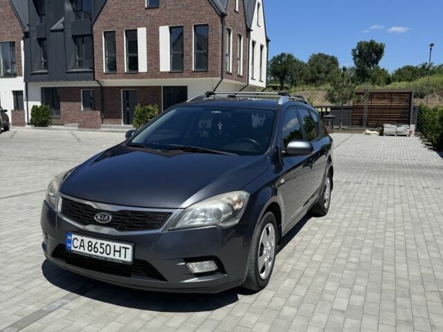 Серый Киа Сид, объемом двигателя 1.6 л и пробегом 300 тыс. км за 7893 $, фото 1 на Automoto.ua