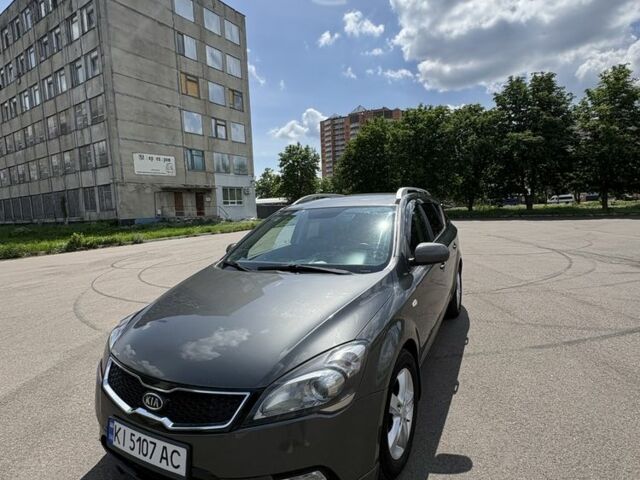 Серый Киа Сид, объемом двигателя 1.6 л и пробегом 300 тыс. км за 6000 $, фото 1 на Automoto.ua