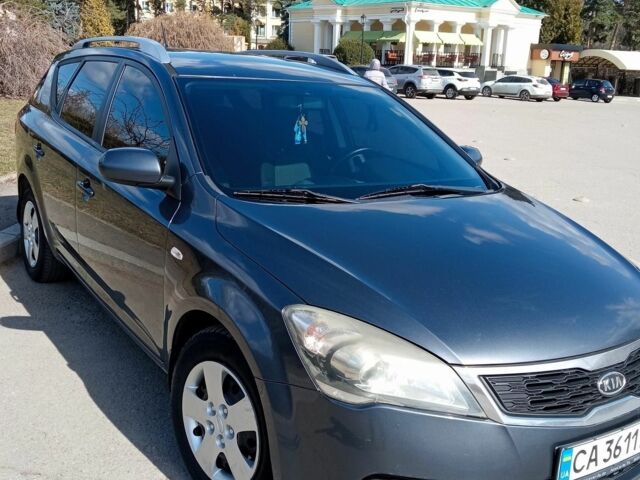 Серый Киа Сид, объемом двигателя 1.6 л и пробегом 307 тыс. км за 5400 $, фото 1 на Automoto.ua