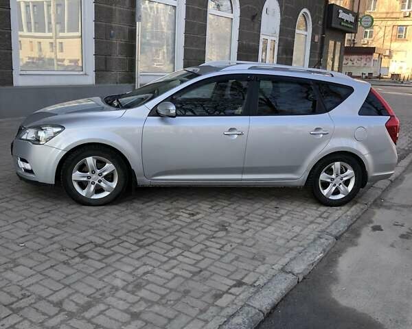 Серый Киа Сид, объемом двигателя 0 л и пробегом 142 тыс. км за 7000 $, фото 1 на Automoto.ua