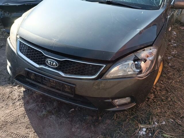 Сірий Кіа Сід, об'ємом двигуна 1.59 л та пробігом 300 тис. км за 2500 $, фото 1 на Automoto.ua