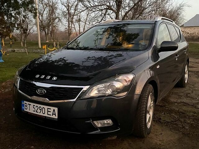 Серый Киа Сид, объемом двигателя 1.6 л и пробегом 248 тыс. км за 6200 $, фото 1 на Automoto.ua