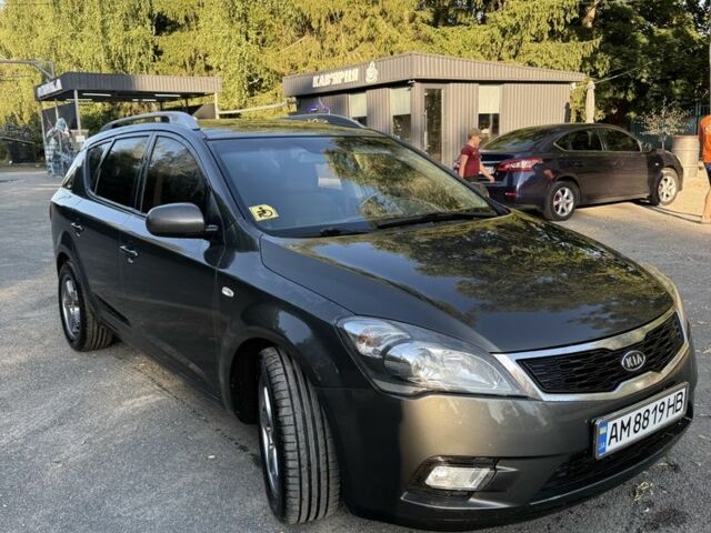 Серый Киа Сид, объемом двигателя 1.6 л и пробегом 380 тыс. км за 5499 $, фото 1 на Automoto.ua