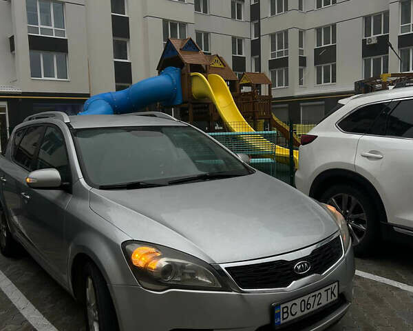 Серый Киа Сид, объемом двигателя 1.58 л и пробегом 235 тыс. км за 7000 $, фото 1 на Automoto.ua