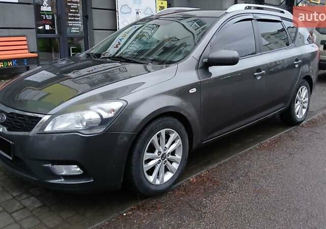 Серый Киа Сид, объемом двигателя 1.58 л и пробегом 260 тыс. км за 5800 $, фото 1 на Automoto.ua