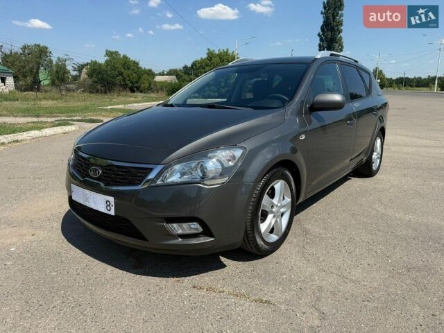 Серый Киа Сид, объемом двигателя 1.4 л и пробегом 138 тыс. км за 7200 $, фото 1 на Automoto.ua