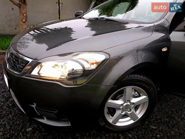 Серый Киа Сид, объемом двигателя 1.4 л и пробегом 187 тыс. км за 6200 $, фото 1 на Automoto.ua