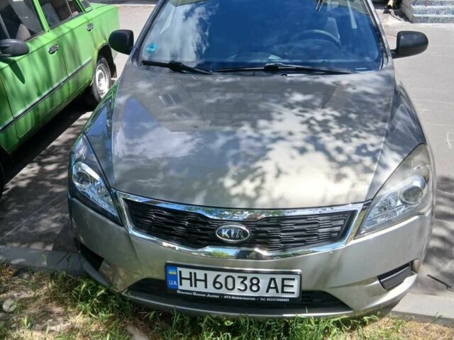 Серый Киа Сид, объемом двигателя 1.4 л и пробегом 177 тыс. км за 6037 $, фото 1 на Automoto.ua