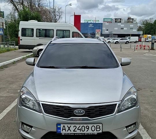 Серый Киа Сид, объемом двигателя 1.6 л и пробегом 234 тыс. км за 6400 $, фото 1 на Automoto.ua