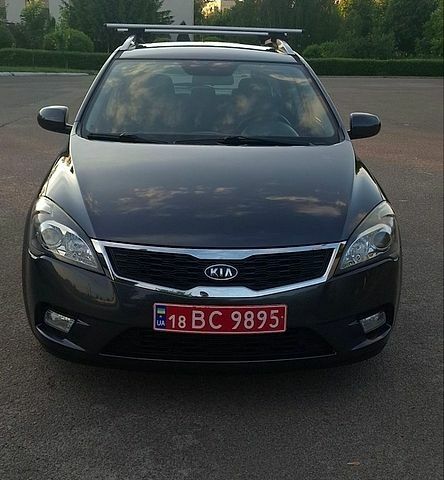 Серый Киа Сид, объемом двигателя 1.59 л и пробегом 178 тыс. км за 7800 $, фото 1 на Automoto.ua