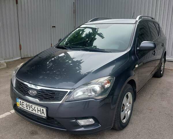 Серый Киа Сид, объемом двигателя 1.59 л и пробегом 239 тыс. км за 7800 $, фото 1 на Automoto.ua