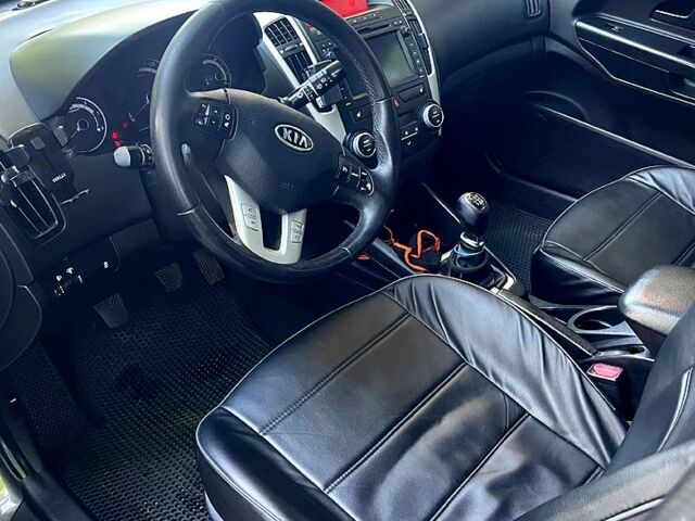 Серый Киа Сид, объемом двигателя 1.6 л и пробегом 260 тыс. км за 7000 $, фото 1 на Automoto.ua