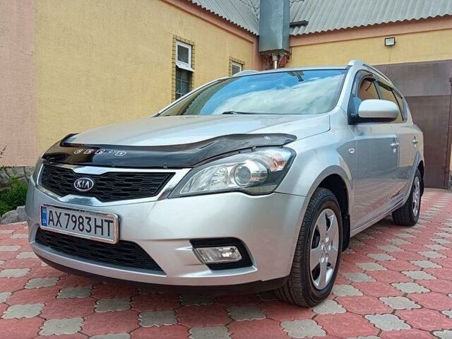 Серый Киа Сид, объемом двигателя 1.6 л и пробегом 167 тыс. км за 3200 $, фото 1 на Automoto.ua