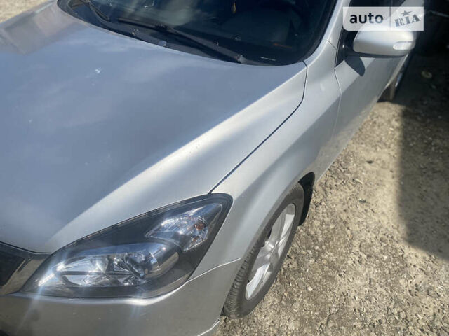 Серый Киа Сид, объемом двигателя 1.58 л и пробегом 203 тыс. км за 7100 $, фото 1 на Automoto.ua