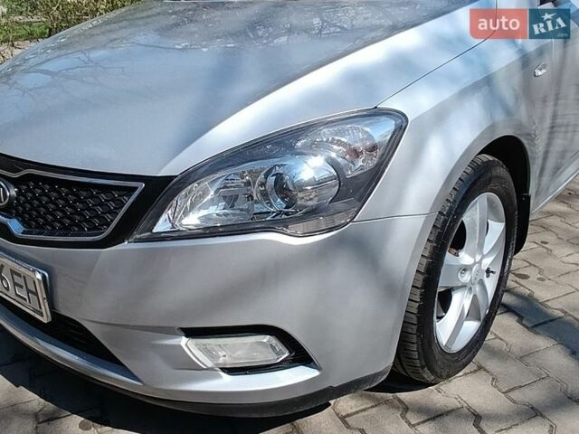 Сірий Кіа Сід, об'ємом двигуна 1.58 л та пробігом 273 тис. км за 7500 $, фото 1 на Automoto.ua