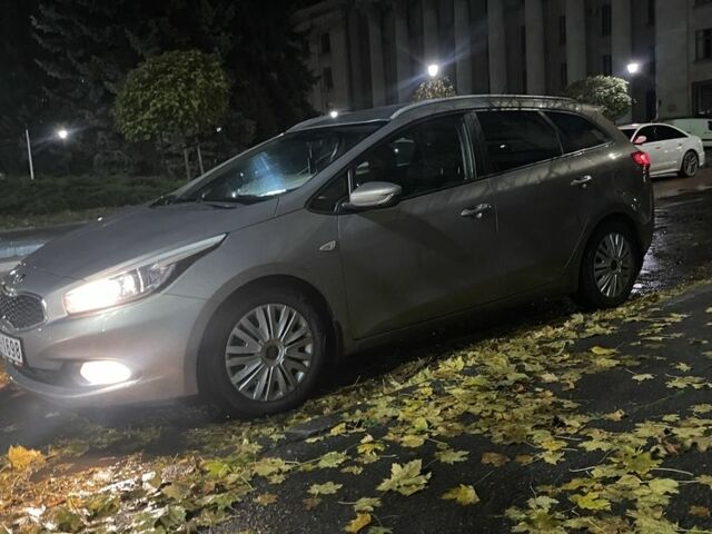 Киа Сид 2013 в Житомире на Automoto.ua Серый Киа Сид, объемом двигателя 0 л и пробегом 234 тыс. км за 5900 $, фото 1 на Automoto.ua