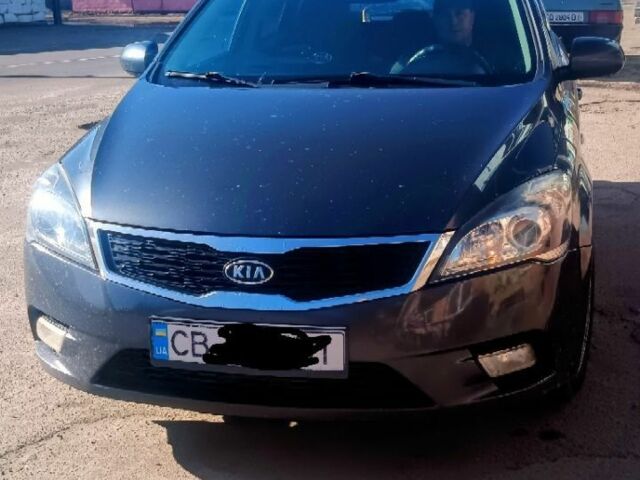 Серый Киа Сид, объемом двигателя 0 л и пробегом 300 тыс. км за 6500 $, фото 1 на Automoto.ua