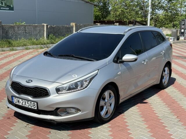 Серый Киа Сид, объемом двигателя 1.6 л и пробегом 200 тыс. км за 2950 $, фото 1 на Automoto.ua