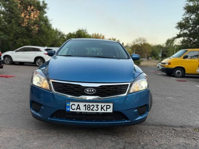 Синий Киа Сид, объемом двигателя 2 л и пробегом 160 тыс. км за 4802 $, фото 1 на Automoto.ua
