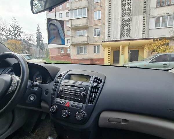Синий Киа Сид, объемом двигателя 1.58 л и пробегом 260 тыс. км за 5250 $, фото 1 на Automoto.ua