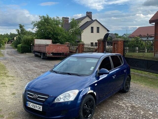 Синий Киа Сид, объемом двигателя 1.4 л и пробегом 202 тыс. км за 3500 $, фото 1 на Automoto.ua