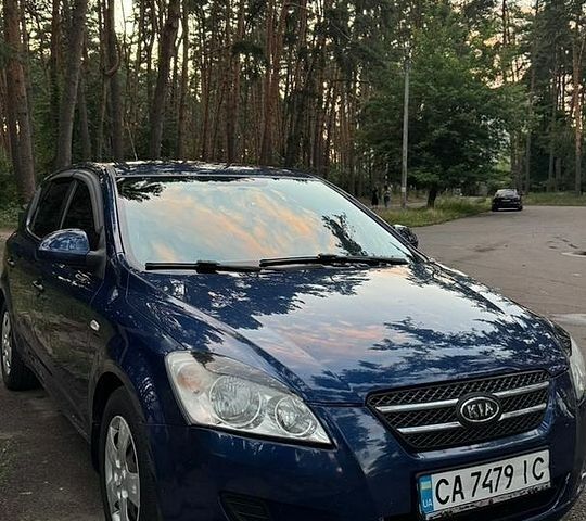 Синий Киа Сид, объемом двигателя 1.4 л и пробегом 200 тыс. км за 3500 $, фото 1 на Automoto.ua
